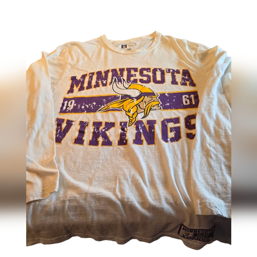 MN VIKINGS LONG SLEEVE SIZE MED